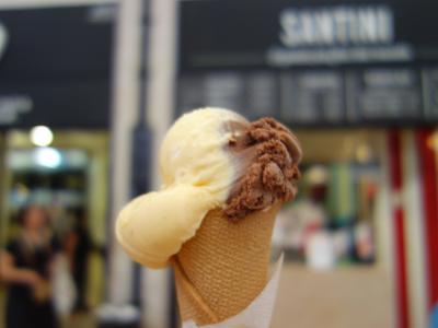 リヴェイラ市場。あたらしいショッピング・センター/フードコート。楽しいところです。