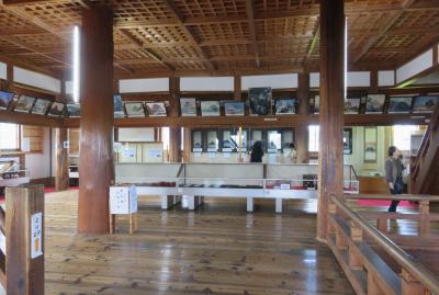2017初夏、日本百名城の伊賀上野城(7/10)：模擬天守の展示室、甲冑類、駕籠、什器類