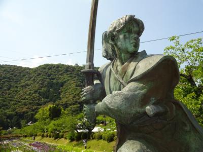 錦帯橋　～花菖蒲園と佐々木小次郎像