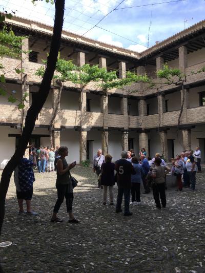 グラナダでアルハンブラ宮殿の予約券をチケットに。ついでに買い物。～三年に一度、50代の三人旅