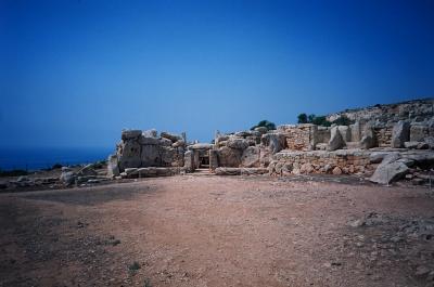 2003年8月、駆け足で地中海を縦断、チュニジア、マルタ、シチリアへ③(巨石文明と青の洞窟）