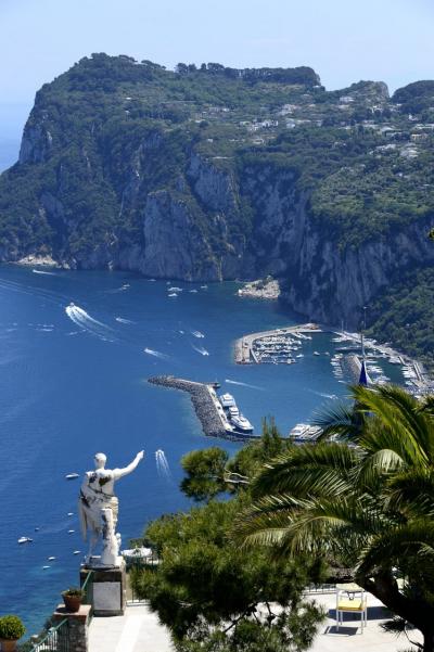 二度目の南イタリアは「絶景を楽しむ」がテーマ　～PART2（カプリ島１日目、きょうの絶景は、ホテル「カエサル・アウグストゥス」、青の洞窟、レストラン「ダ・ジェルソミーナ」）