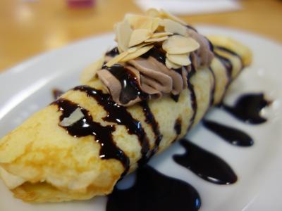 「スイートピア・ガーデン」でひとやすみ。おいしいクレープをいただきました。