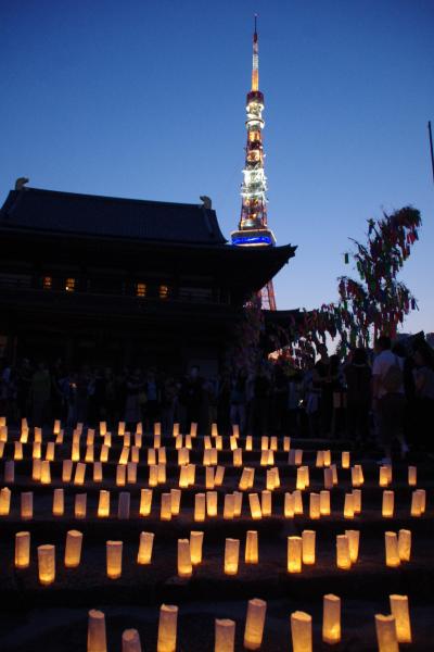 めずらしく晴れた七夕の夜に、キャンドルで天の川☆　増上寺が灯篭の灯りに浮かび上がる