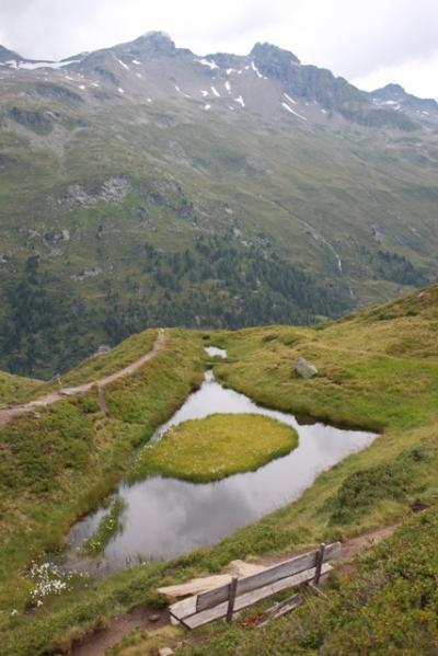 ホーエタウエルン　Hohe tauern国立公園ハイキング　5日目／６　 Badener Hutte　から　InnergschlossとHochsadelhaus