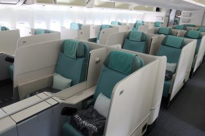 大韓航空　ボーイング747-8i ビジネスクラス搭乗記　関空～仁川～ローマ　コリアンエアー　Review:Korean Airlines　Business Class　KE　（2017/7　ドロミテ・ヴェネツィア・アブダビ①）