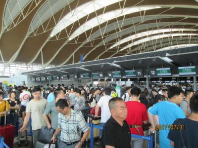 上海の浦東空港・春秋航空カウンターがパンク・2017年