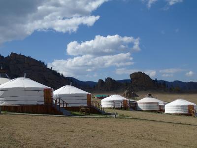 あっという間に別世界：初夏のモンゴル