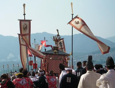 それは大潮の日の平安絵巻～厳島神社管絃祭～