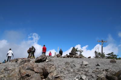ブララブコー 「16日連続の雨…。晴れ間を探して北横岳(2480m)山頂を目指す！！」