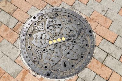 東京都のマンホール蓋にも同一デザインの大・中・小が