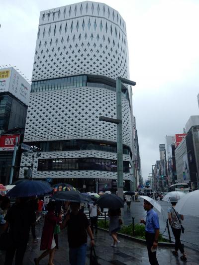 立川に泊まりましたが雨ばっかりなので銀座で食事と買い物をしました。