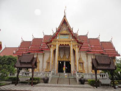 雨季のプーケット ワットシャロン寺院 予定は未定!?