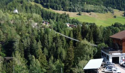 95 ゴムス谷の長い吊り橋 Suspension bridge in Goms