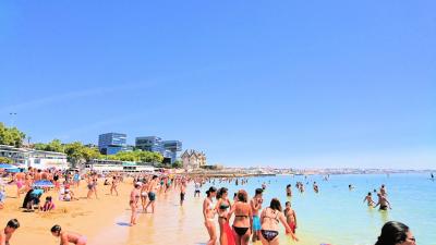 父＋娘二人（8歳、5歳）で欧州五か国の旅-01.娘たちの初海水浴はポルトガルのカスカイス