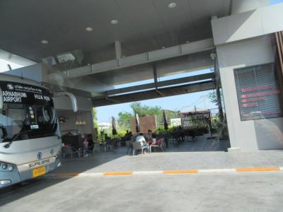 雨季オフ<HuaHin新バスターミナル～スワナプーム空港へ>大型バスで3時間旅 8月/2017