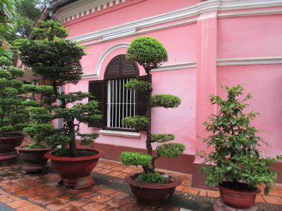 越南的桃色二大寺院　Tan dinh Church ＆ 玉皇殿 Eｍperor Joge Pagpda.