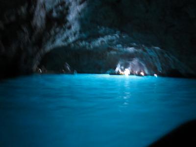 地球上で一番美しい青と思える青の洞窟を訪ねて