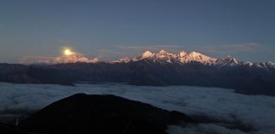 聖なる湖・ゴサインクンドへの道