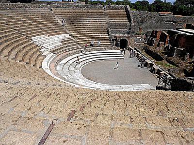 イタリア・ヴェスビオ火山の噴火で一夜で埋もれた2000年前の街;2