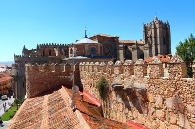 マドリードから　中世の城壁に囲まれたアビラを訪ねて