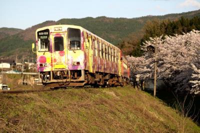 桜を追いかけて春の東北ローカル線