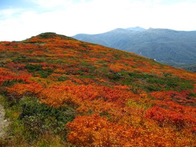 三ツ石山は真っ赤に燃えて