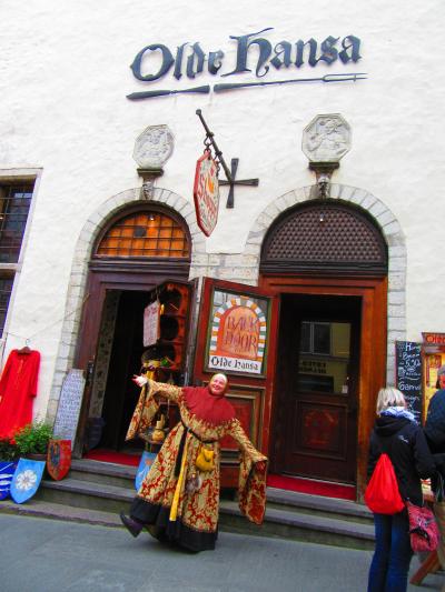 秋色に染まったバルトの国々　早朝のリガ旧市街散策とエストニア、タリンまでの移動・旧市街散策～日本人観光客率多くてびっくり～