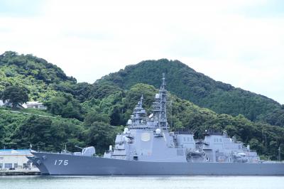 舞鶴へ。海上自衛隊の艦艇、赤レンガ倉庫群を見学し、西国三十三か所の松尾寺を参拝しました。