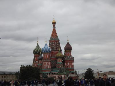 「全員お一人様」ツアーで晩秋のロシアへ ③ 赤の広場&クレムリン観光、ツアーご飯