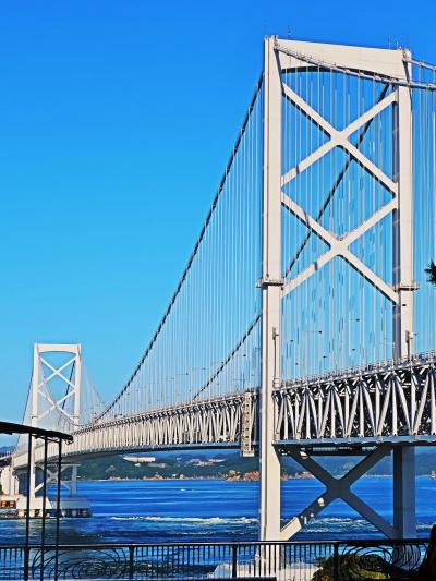 大鳴門橋　《渦の道》遊歩道：450ｍを往復　☆海上45ｍ透明窓↓うず潮を見て