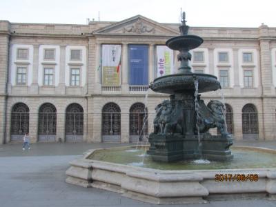 イベリア周遊の旅（５０）ポルトのゴメス広場周辺で．