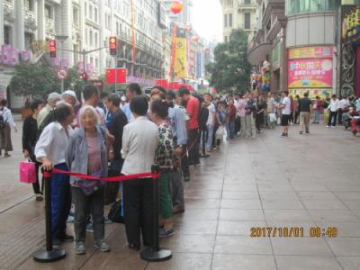 上海の南京東路歳時・2017年中秋国慶節・月餅行列