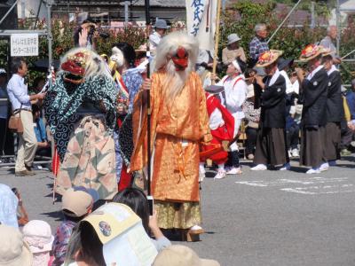 お祭り：５年に一度開催される山北町（神奈川県足柄上郡）の「お峯入り」行事の紹介。ユネスコに登録された奇祭。