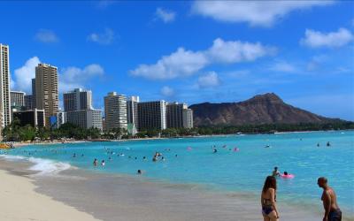 やっぱりハワイはいいなぁ。(１)      ２０１７年１０月遅めの夏休み       プールサイドとトロピカルジュース