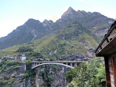 虎跳峡トレッキングと麗江観光