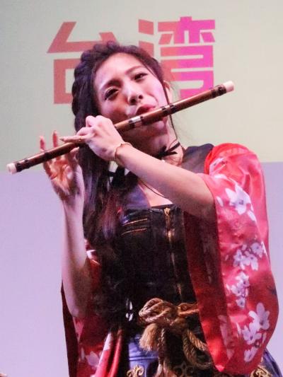 ツーリズムEXPO-12　台湾a　ミート・カラーズ！無双楽団　☆伝統民族楽器を現代的に演奏