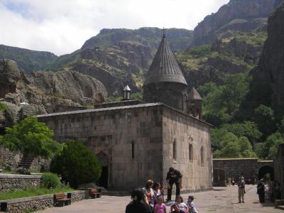 2006年アルメニアに行ってみた④（ガルニとゲガルト修道院へ）