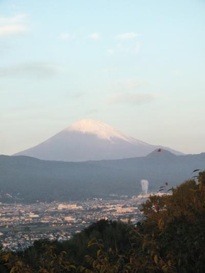 初冠雪後の富士山遠望