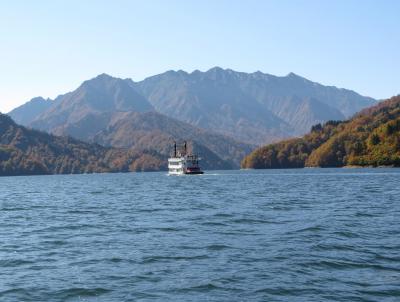 奥只見の紅葉・・秘境奥只見湖を遊覧船でめぐります。