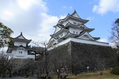 三重県伊賀市の伊賀上野城、滋賀県甲賀市信楽町の陶芸の森