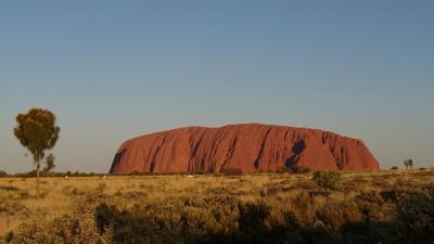 世界一周旅行（２）エアーズロック：終了間近の登頂に成功