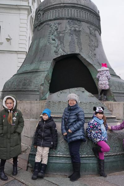初冬のロシア旅（６）念願のクレムリン見学は武器庫にあるロマノフ王朝のイースターエッグに驚き、巨大な大砲と鐘の皇帝で記念写真を撮る。
