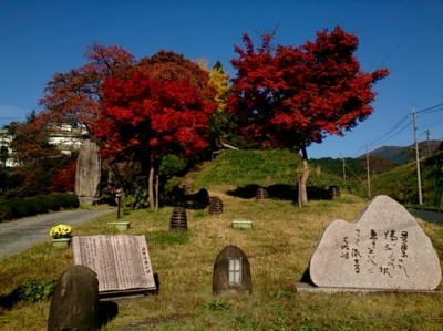 紅葉間近の奥津★ウランガラスとお蕎麦とハチミツ