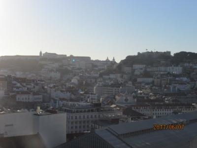 イベリア周遊の旅（６７）丘の上のバールで朝食。