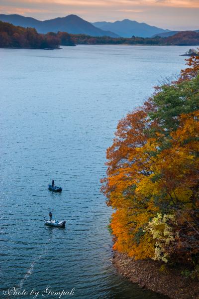 写真好き仲間と南東北秋の撮影旅行　（１）桧原湖西岸、飯豊町の紅葉