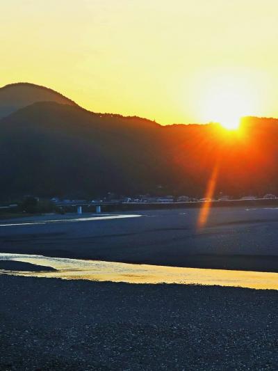 熊野古道10　熊野川夕景　緩やかに流れ/独特の水色　☆熊野本宮大社⇒新宮⇒串本(車窓）