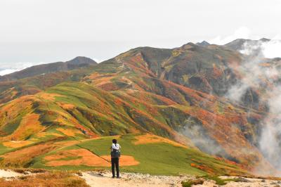 紅葉の朝日連峰　以東岳～大朝日岳縦走登山・前編　（1泊2日・公共交通利用）