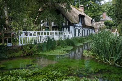 トラベラーるなさんとノルマンディへ 可愛い港町オンフルールと最も美しい村Le Bec Hellouin&Veules les Roses