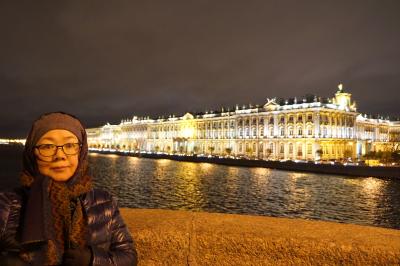 初冬のロシア旅（17）サンクトペテルブルグ・シーケンス　妻と2人でライトアップした街巡りとネフスキー通りのショッピングを楽しむ。